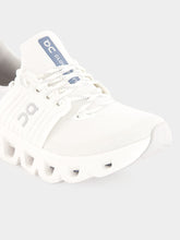 On Running Cloud 6 Versa Sneakers in White