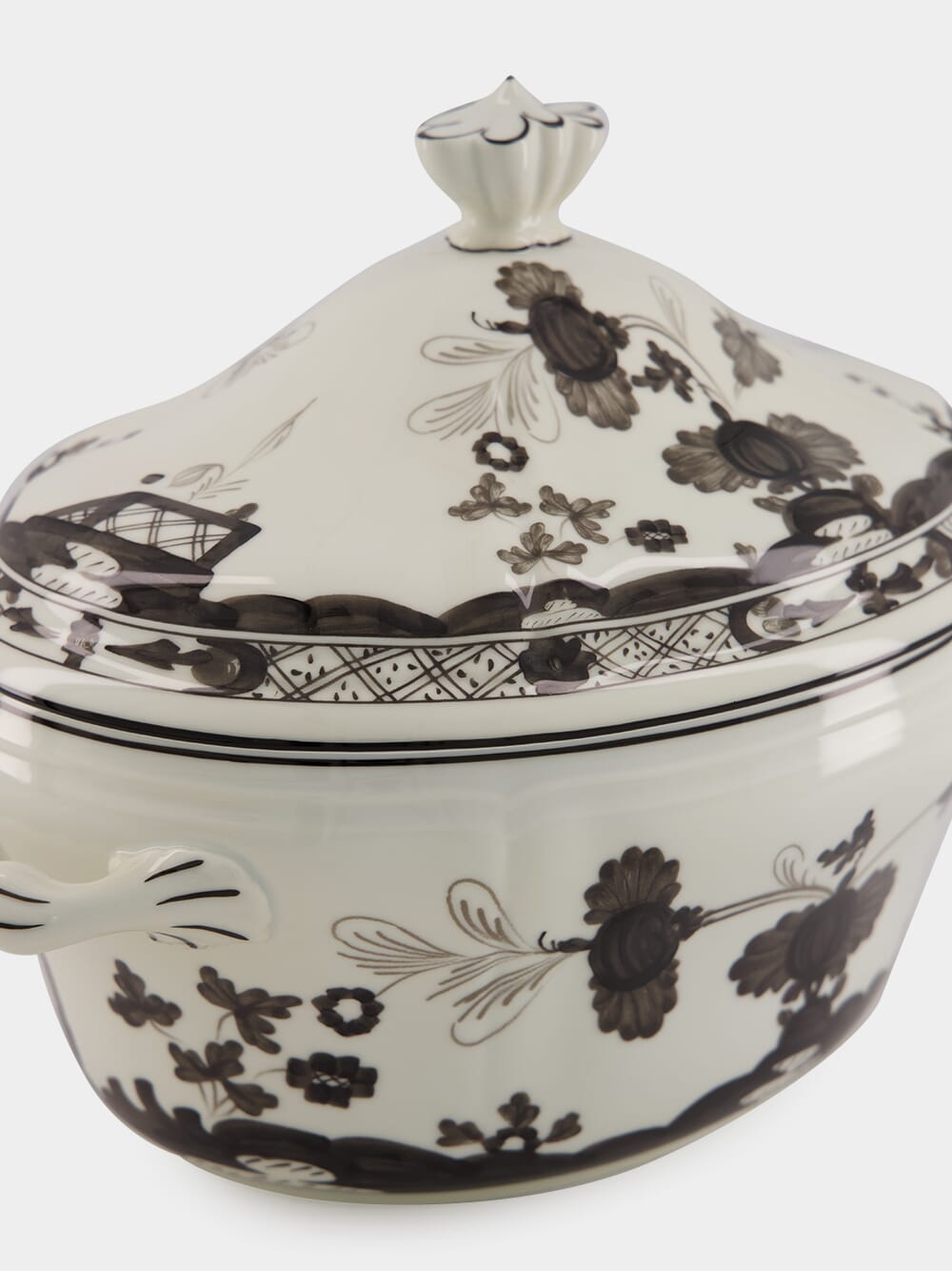 Oval Tureen with cover 3.85L