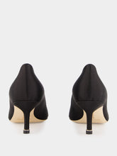 Manolo Blahnik Black Satin Hangisi Pumps
