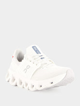On Running Cloud 6 Versa Sneakers in White