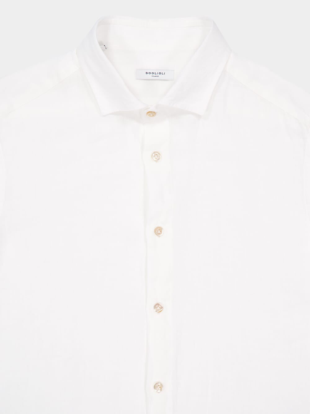 Camisa blanca con botones de lino y corte estándar