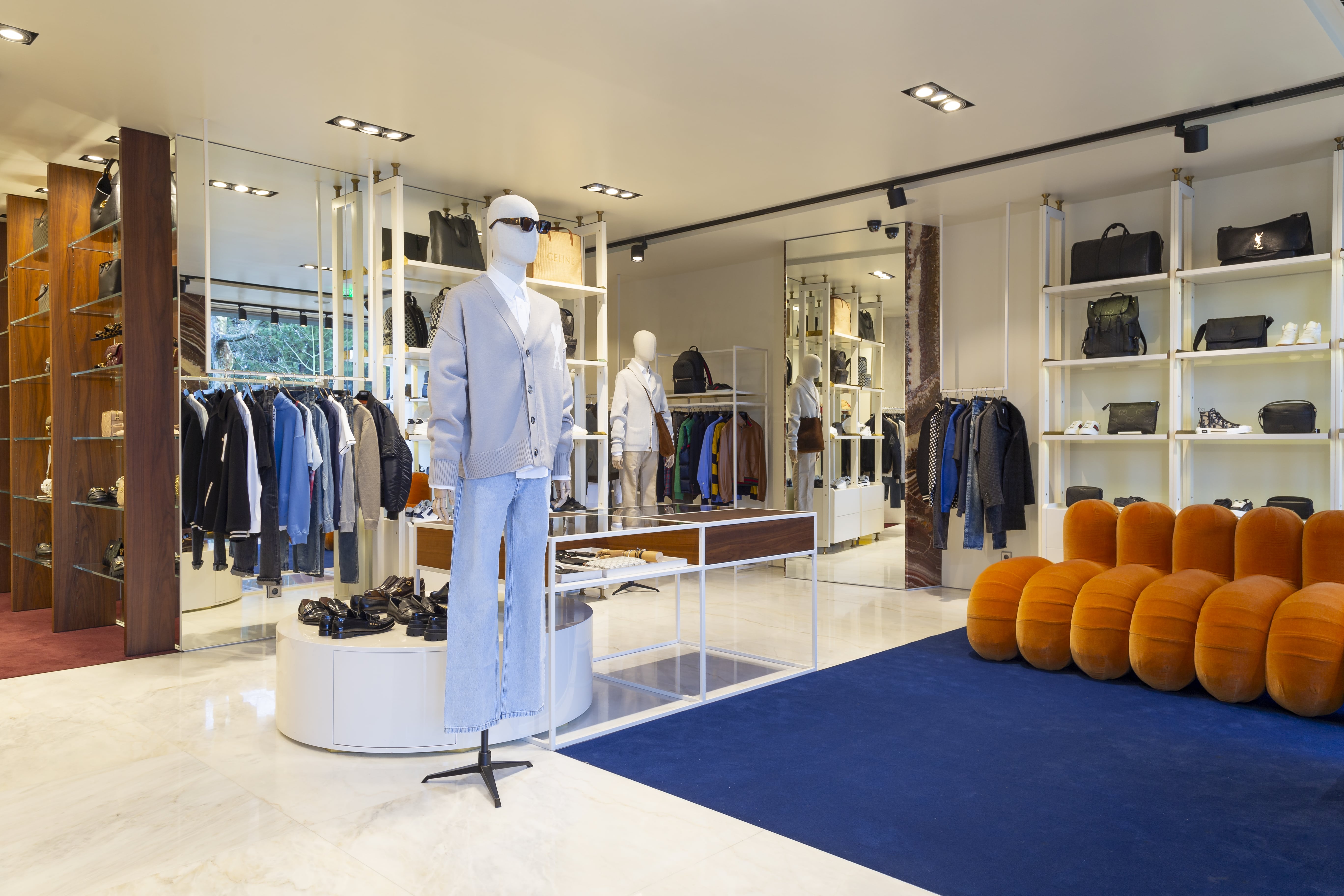 The inside of Fashion Clinic Boavista boutique