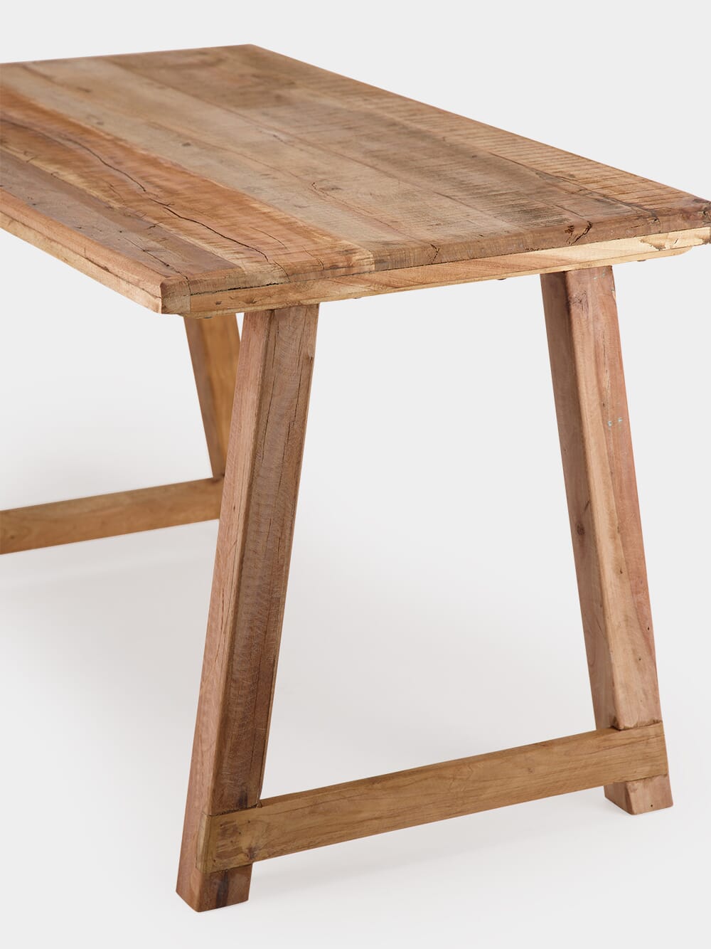 Mesa de comedor de madera reciclada