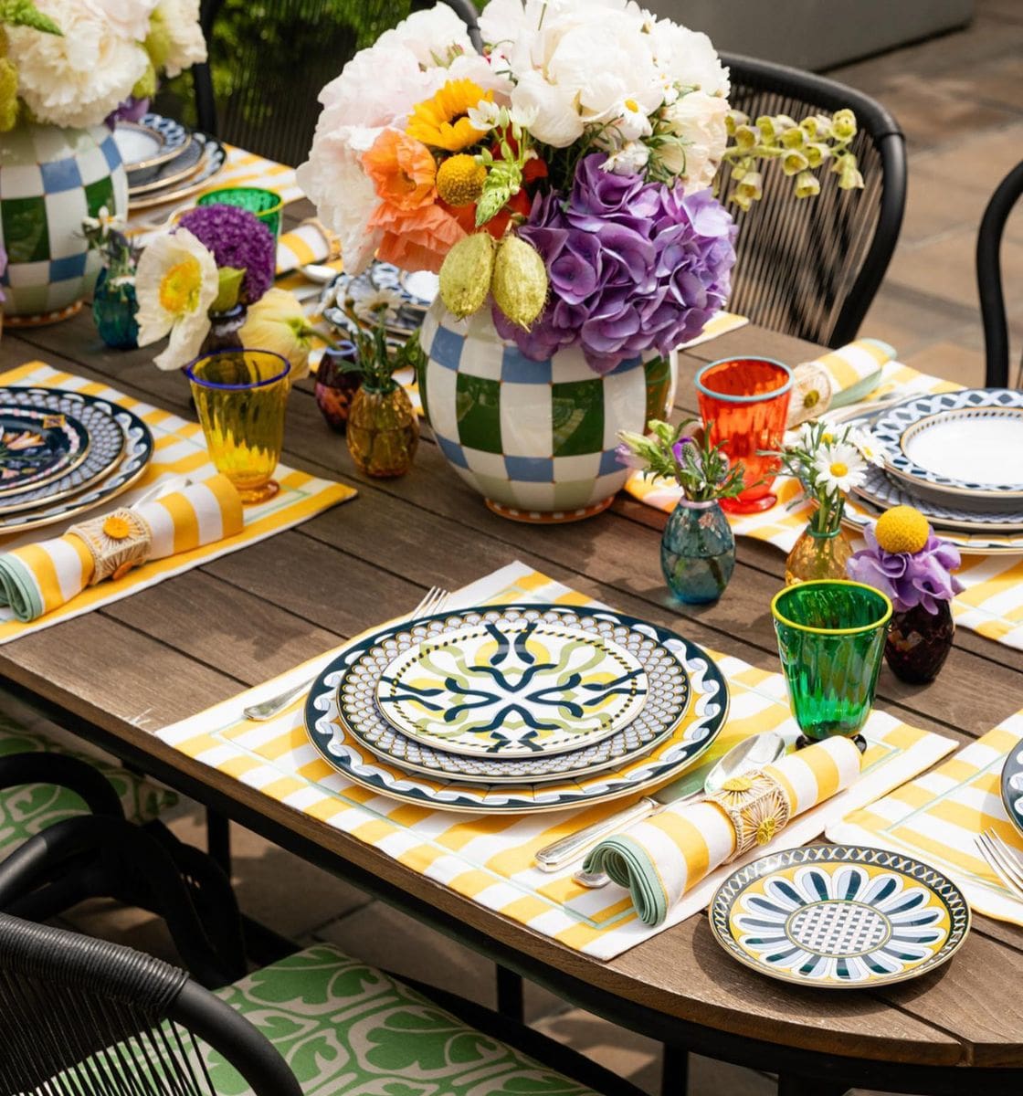 Set the perfect outdoor dining 