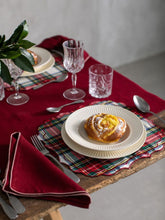 Borgo Delle Tovaglie Scottish Florence Placemat in Ivory and Red