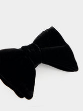 Tom Ford Black Fluid Velvet Pre-Tied Bow Tie