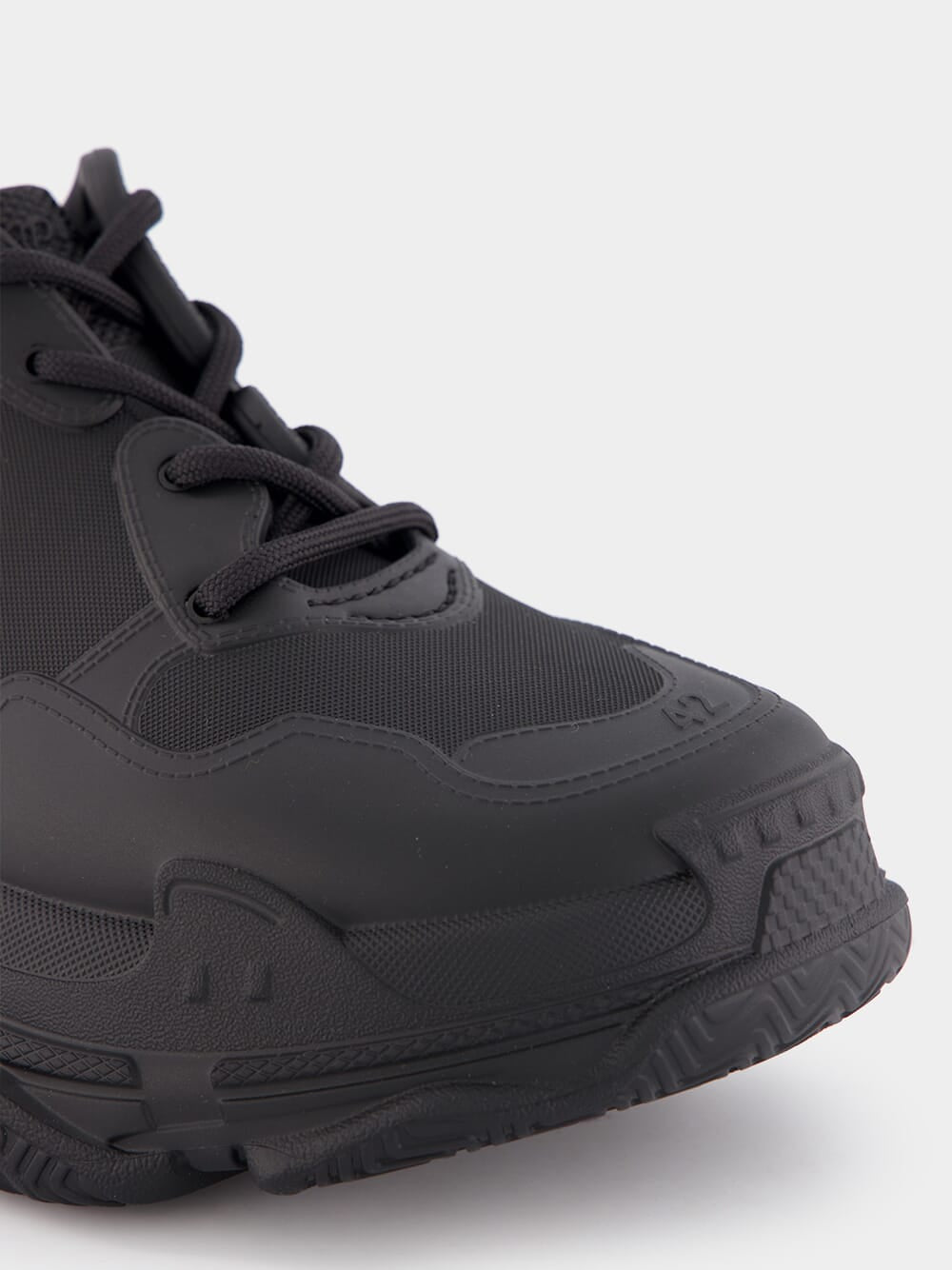 BalenciagaUnisex Sneackers Lace Up in Black at Fashion Clinic